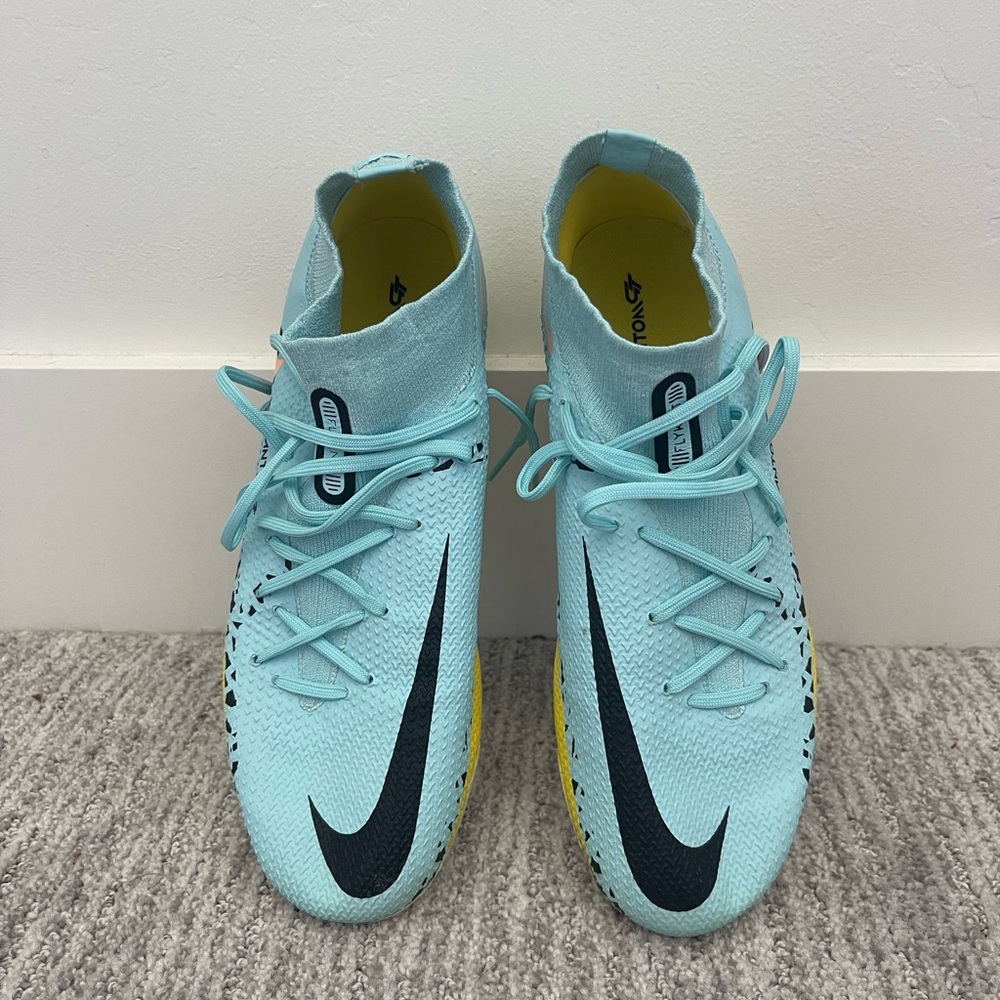 Nike phantom soccer cleats
